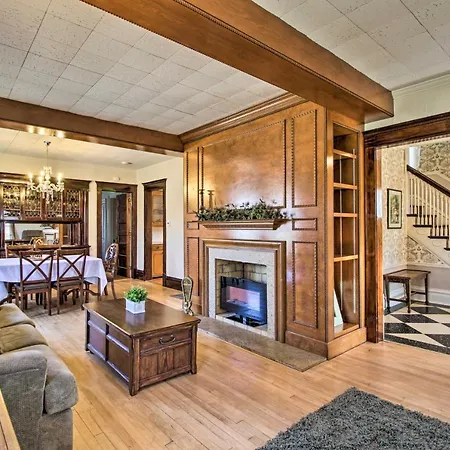 Cozy Appleton Getaway With Screened-In Porch And Yard!